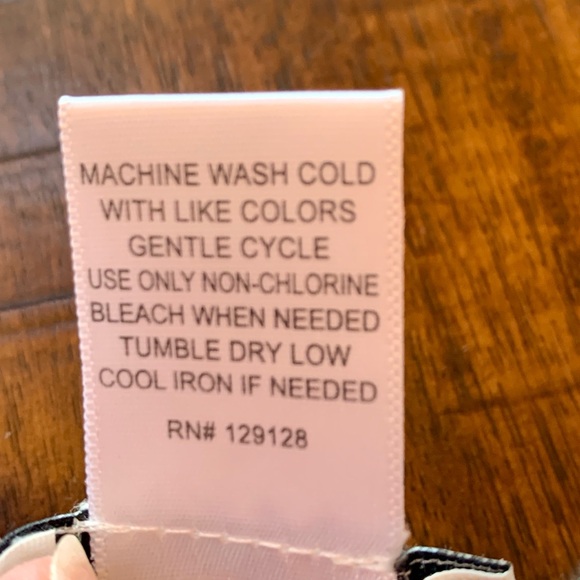 LINDA LEAL Small White Boho Blouse with wide lace trim. - Picture 10 of 11